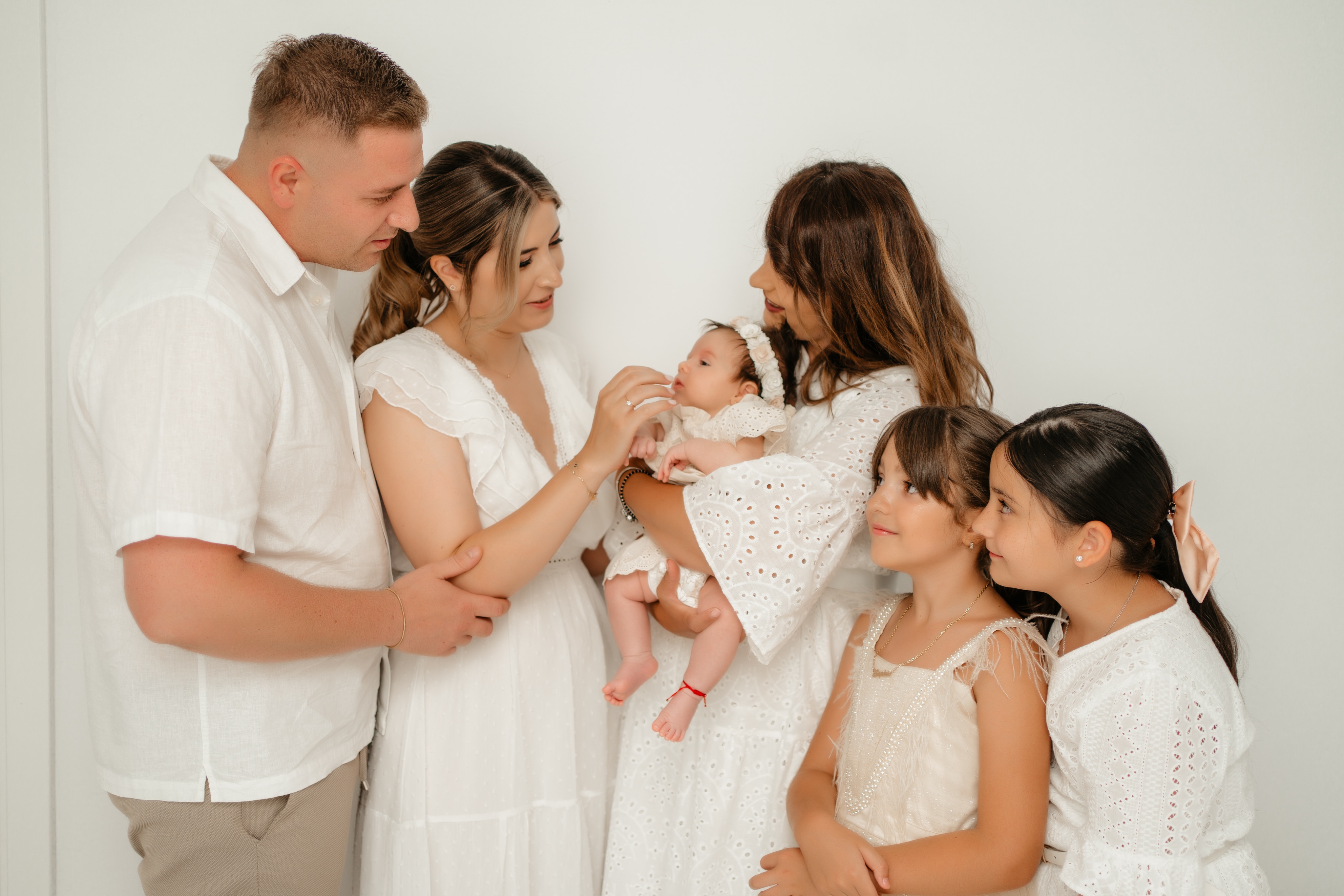 Fotografie de botez blândă, discretă și apropiată de familie